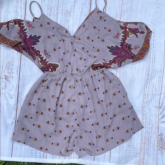 Astr Lavender and Pink Floral Top - Picture 6 of 7